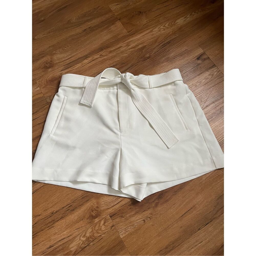 Nine West Large Womens White High Waist Shorts 3.5 inseam with Belt